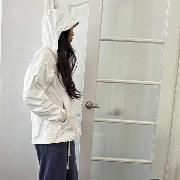 Women’s North Face Rain jacket - Picture 4 of 7